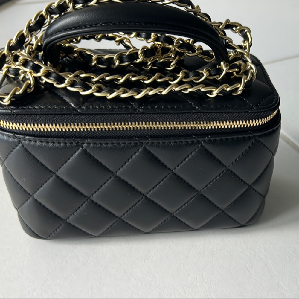 Black Quilted Chain Shoulder Bag